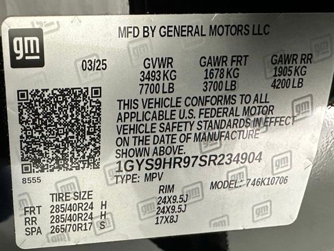 Used 2025 Cadillac Escalade V image 11