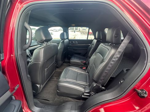 Used 2017 Ford Explorer Platinum image 13