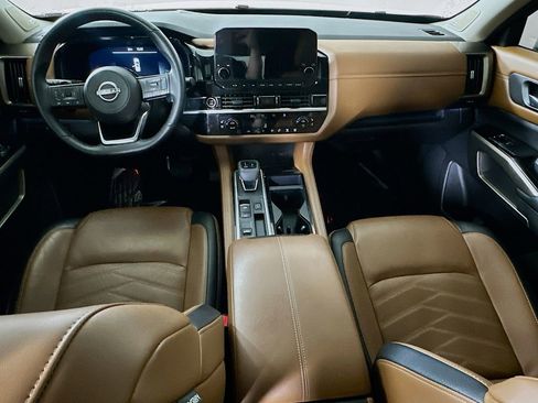 Used 2024 Nissan Pathfinder Platinum image 17