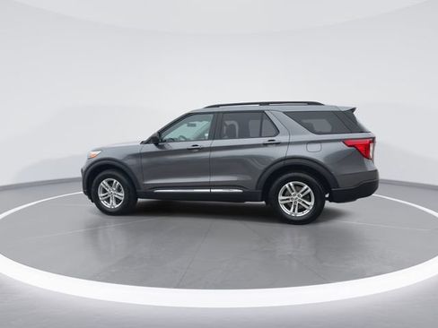 Used 2022 Ford Explorer XLT image 5