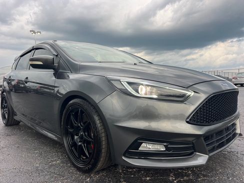 Used 2018 Ford Focus ST FWD image 1