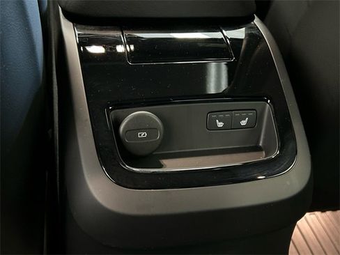 Certified 2024 Volvo S60 T8 Plus image 25