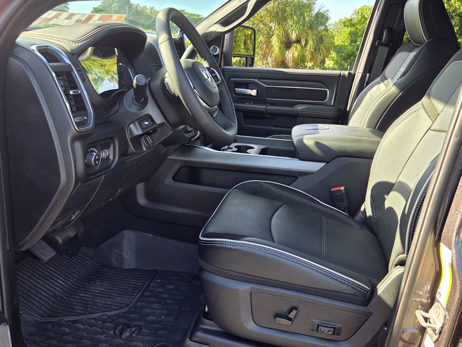 Used 2025 RAM 2500 Laramie AWD/4WD image 9