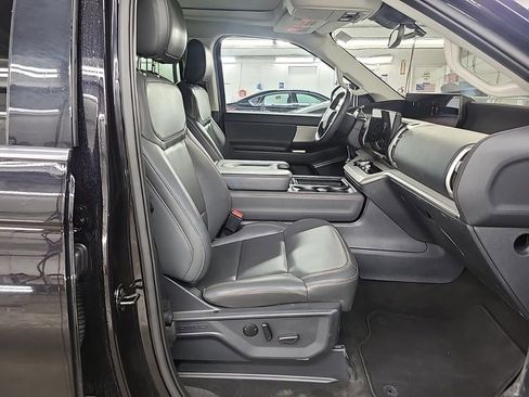 Used 2025 Ford Expedition Active AWD/4WD image 16