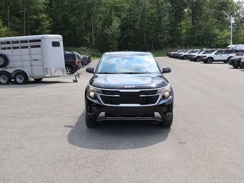 Used 2024 Kia Seltos LX AWD/4WD image 11