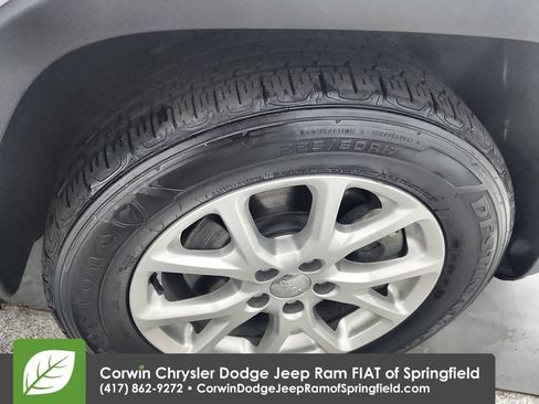 Certified 2018 Jeep Cherokee Latitude Plus image 31