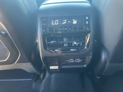 Used 2023 Jeep Grand Cherokee L Overland AWD/4WD image 18