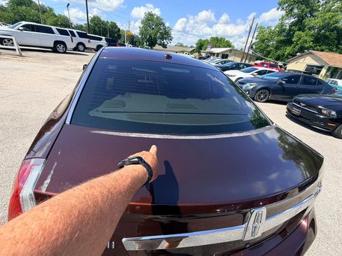 Used 2012 Lincoln MKS FWD image 7