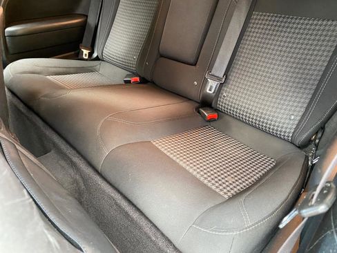 Used 2016 Dodge Challenger SXT image 33