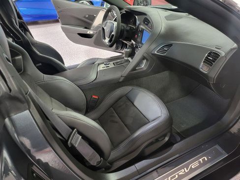 Used 2018 Chevrolet Corvette Stingray Coupe w/ Carbon Flash Badge Package image 12