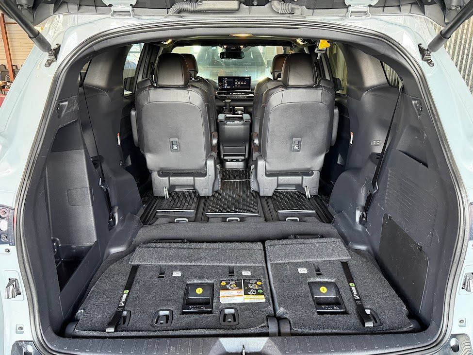 Used 2025 Toyota Sienna XSE AWD/4WD image 23