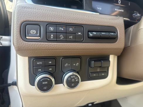 Used 2024 GMC Yukon XL Denali w/ Denali Reserve Package AWD/4WD image 16