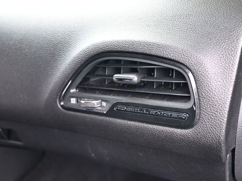 Used 2019 Dodge Challenger SXT image 43