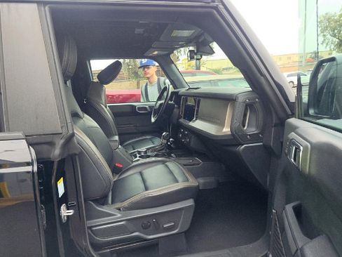 Used 2025 Ford Bronco Outer Banks AWD/4WD image 8