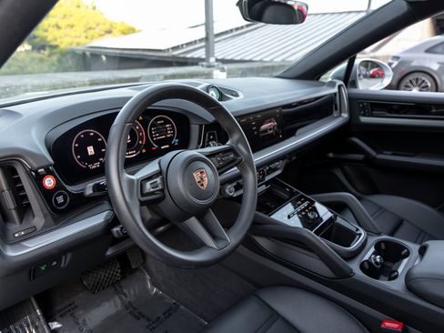 Certified 2026 Porsche Cayenne Coupe AWD/4WD image 4