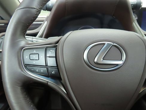Used 2019 Lexus ES 350 w/ Premium Package image 11