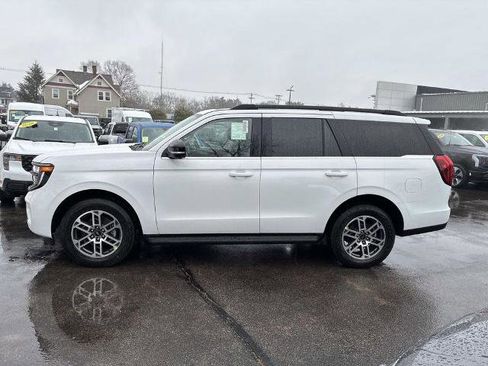 New 2026 Ford Expedition Active image 2
