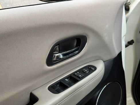 Used 2018 Honda HR-V EX image 34