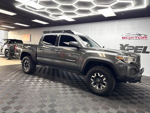 Used 2019 Toyota Tacoma TRD Off-Road w/ Technology Package image 2