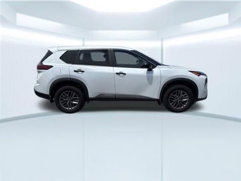 Used 2025 Nissan Rogue S FWD image 5