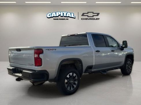 Used 2021 Chevrolet Silverado 2500 Custom w/ Custom Value Package image 5