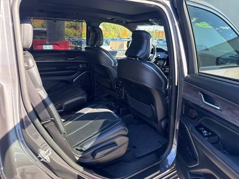 Used 2022 Jeep Grand Cherokee L Overland w/ Luxury Tech Group IV image 14