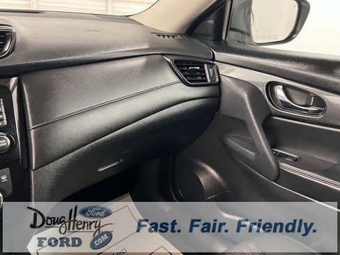 Used 2017 Nissan Rogue SV w/ SV Premium Package image 41