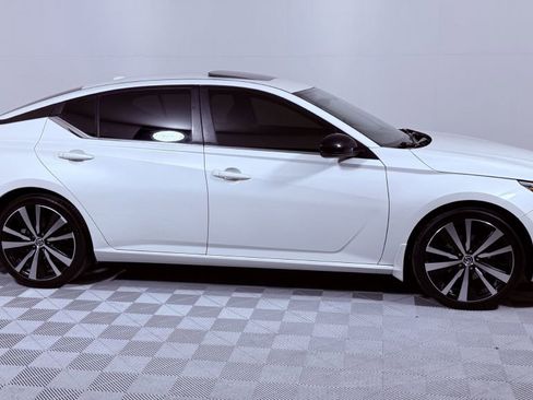 Used 2019 Nissan Altima 2.5 SR w/ SR Premium Package image 2