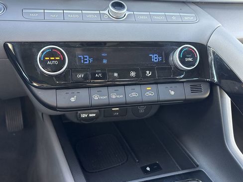 Used 2025 Hyundai Elantra SEL image 21
