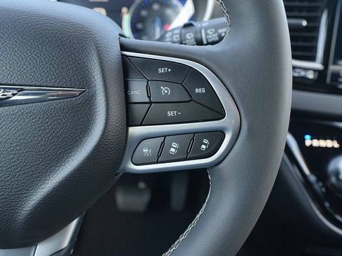 Used 2026 Chrysler Pacifica Select FWD image 34