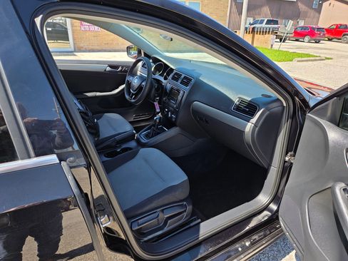 Used 2017 Volkswagen Jetta S FWD image 24