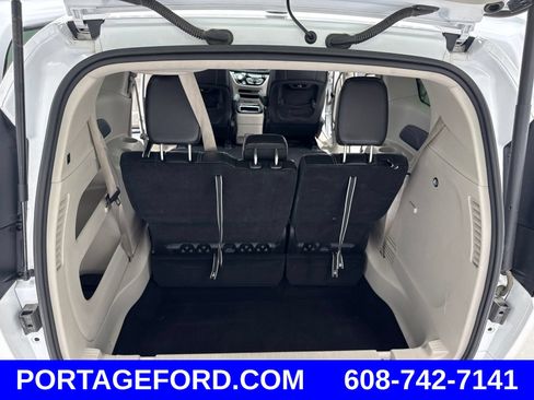 Used 2024 Chrysler Pacifica Touring-L FWD image 38