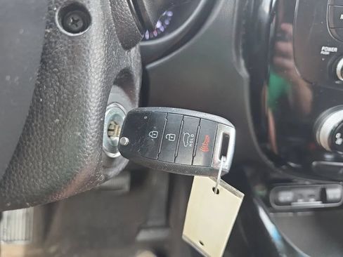 Used 2015 Kia Soul ! FWD image 30