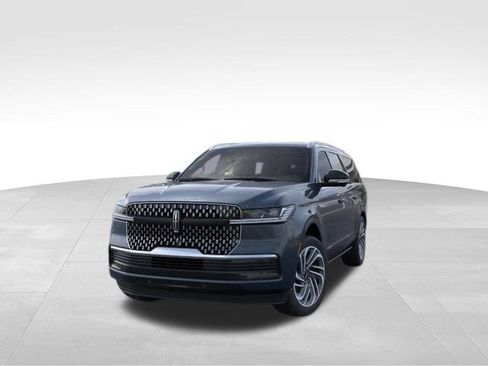 New 2026 Lincoln Navigator L Reserve AWD/4WD image 2