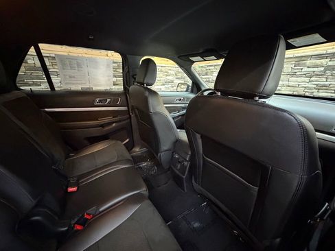 Used 2018 Ford Explorer XLT w/ Equipment Group 202A image 29