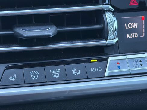Used 2019 BMW X5 xDrive40i w/ M Sport Package AWD/4WD image 29