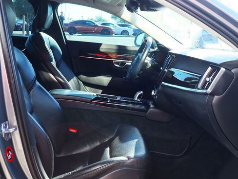 Used 2018 Volvo S90 T8 Momentum w/ Convenience Package image 36