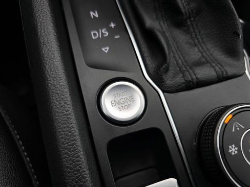 Used 2020 Volkswagen Atlas Cross Sport SEL image 35