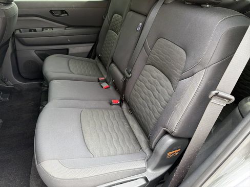 Certified 2025 Nissan Pathfinder SV FWD image 15