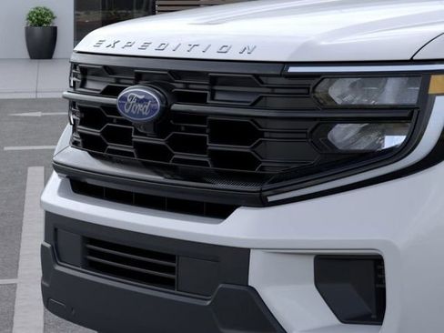 New 2025 Ford Expedition Active image 17