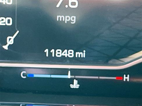 Used 2024 GMC Sierra 2500 SLT w/ SLT Premium Package image 12