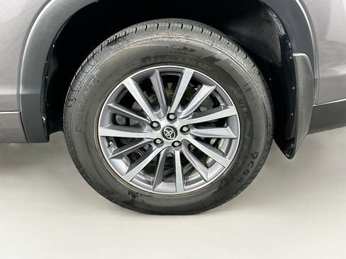 Used 2017 Toyota Highlander XLE image 11