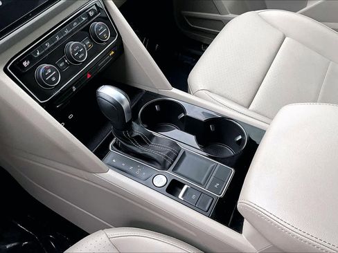 Certified 2022 Volkswagen Atlas SE image 17