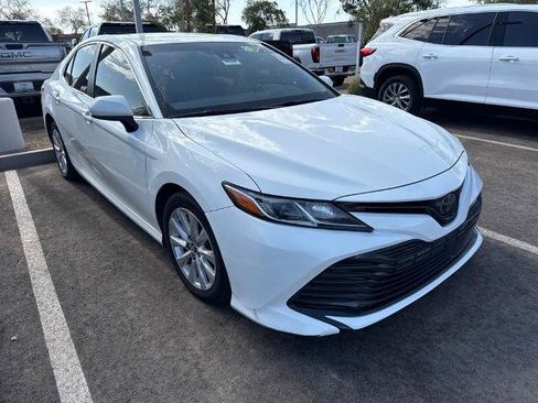 Used 2018 Toyota Camry LE FWD image 1