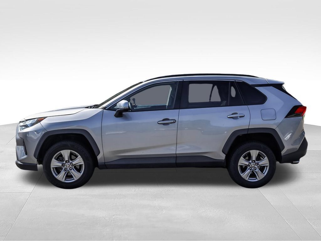 Used 2022 Toyota RAV4 XLE AWD/4WD image 7