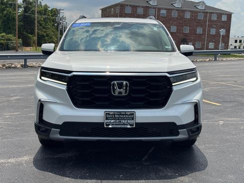 Certified 2025 Honda Pilot Touring image 10