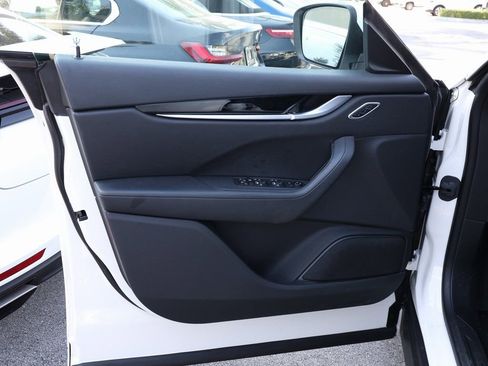 Used 2022 Maserati Levante GT image 11