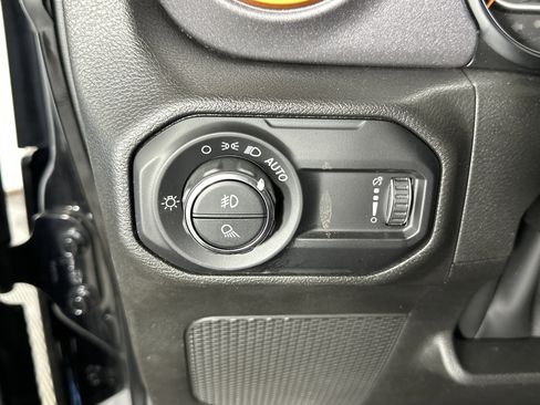 Used 2023 Jeep Gladiator Mojave w/ Cold Weather Group image 29