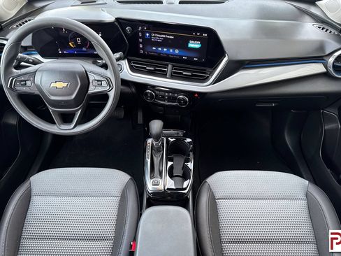 Used 2024 Chevrolet Trax LT FWD image 14