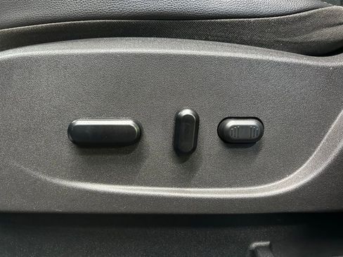 Used 2019 Ford Escape Titanium image 16